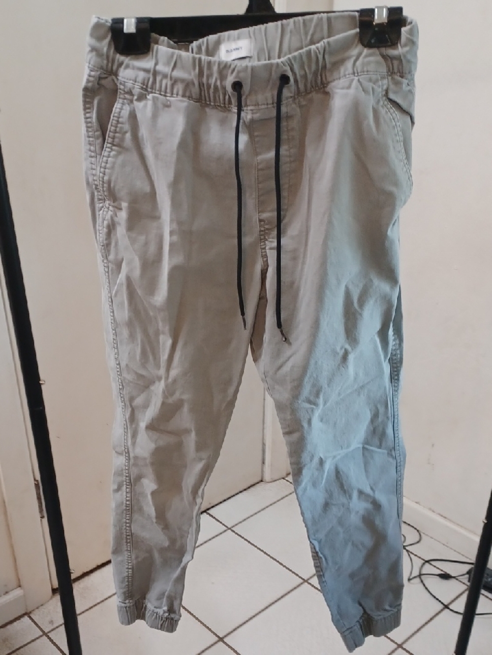 Old Navy Men's Drawstring Chino Joggers in Light Gray